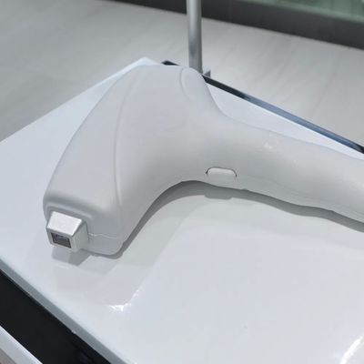 Kalıcı saç çıkarmak için 450W-600W güç ve 10 milyon çekimle 808nm diyot lazer saç çıkarma makinesi